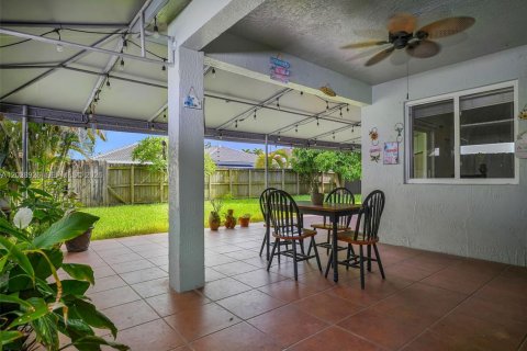 Villa ou maison à vendre à Miami, Floride: 4 chambres, 155.05 m2 № 2178429 - photo 25