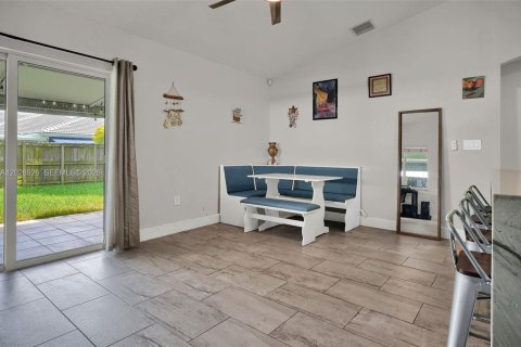Villa ou maison à vendre à Miami, Floride: 4 chambres, 155.05 m2 № 2178429 - photo 11