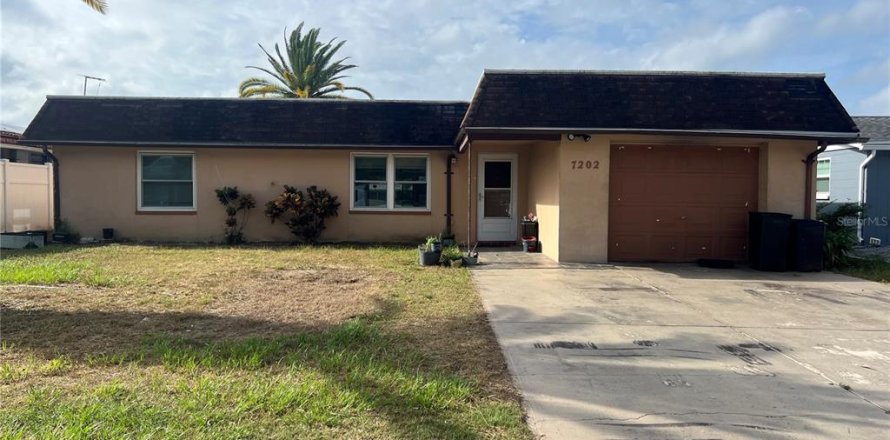 Casa en Port Richey, Florida 3 dormitorios, 121.7 m2 № 2284577