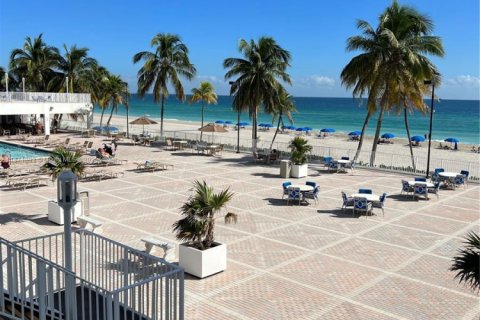 Condominio en venta en Hollywood, Florida, 1 dormitorio, 92.9 m2 № 1979588 - foto 2