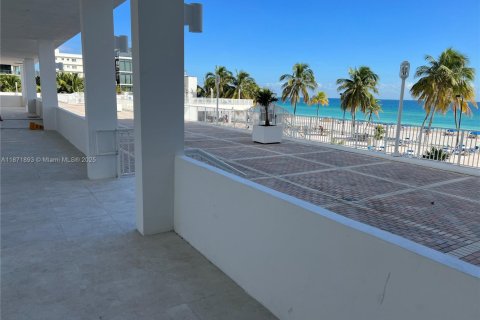 Condominio en venta en Hollywood, Florida, 1 dormitorio, 92.9 m2 № 1979588 - foto 21