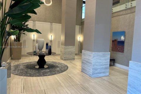 Condominio en venta en Hollywood, Florida, 1 dormitorio, 92.9 m2 № 1979588 - foto 17