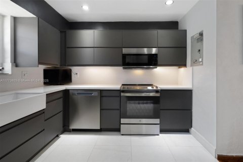 Casa en venta en Miami Beach, Florida, 4 dormitorios, 149.39 m2 № 1861255 - foto 10