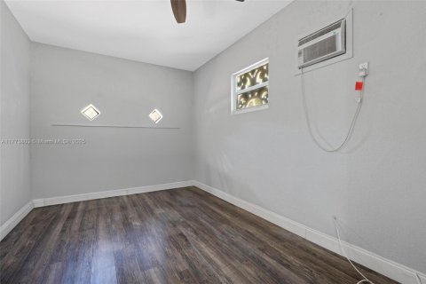 Casa en venta en Miami Beach, Florida, 4 dormitorios, 149.39 m2 № 1861255 - foto 23