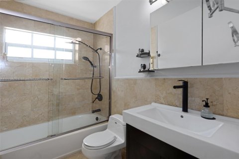 Casa en venta en Miami Beach, Florida, 4 dormitorios, 149.39 m2 № 1861255 - foto 14