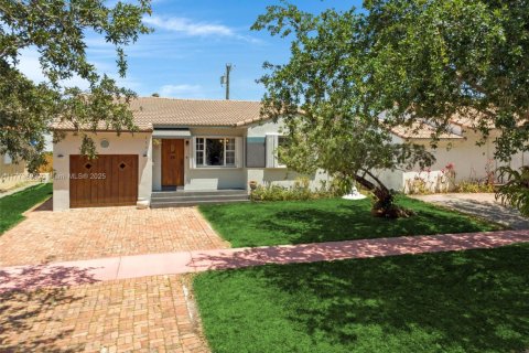 Casa en venta en Miami Beach, Florida, 4 dormitorios, 149.39 m2 № 1861255 - foto 4