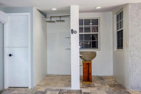 Casa en venta en Miami Beach, Florida, 4 dormitorios, 149.39 m2 № 1861255 - foto 18