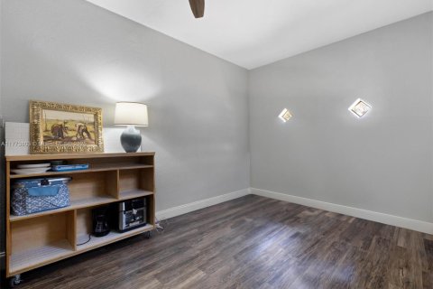 Casa en venta en Miami Beach, Florida, 4 dormitorios, 149.39 m2 № 1861255 - foto 24