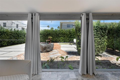 Casa en venta en Miami Beach, Florida, 4 dormitorios, 149.39 m2 № 1861255 - foto 19