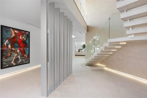 House in Hallandale Beach, Florida 7 bedrooms, 673.54 sq.m. № 2049538 - photo 18