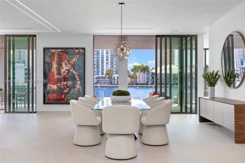 House in Hallandale Beach, Florida 7 bedrooms, 673.54 sq.m. № 2049538 - photo 23