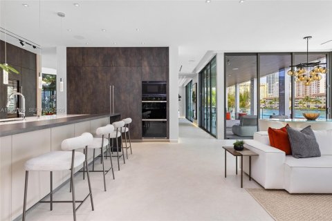 House in Hallandale Beach, Florida 7 bedrooms, 673.54 sq.m. № 2049538 - photo 29