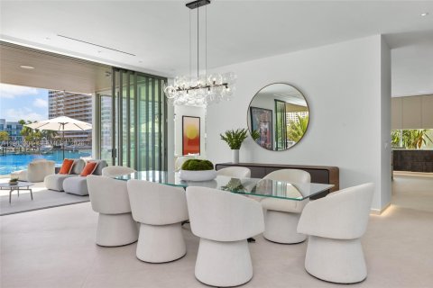 House in Hallandale Beach, Florida 7 bedrooms, 673.54 sq.m. № 2049538 - photo 25