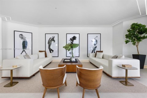 House in Hallandale Beach, Florida 7 bedrooms, 673.54 sq.m. № 2049538 - photo 21