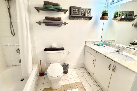 Condo in Miami, Florida  № 1834428 - photo 12