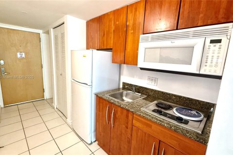 Condo in Miami, Florida  № 1834428 - photo 10