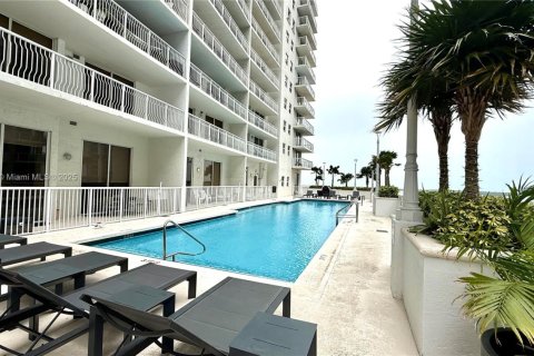 Condo in Miami, Florida  № 1834428 - photo 18