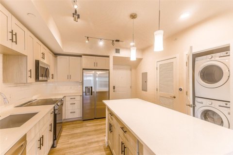 Apartment in Sunrise, Florida 2 bedrooms, 98.85 sq.m. № 2399941 - photo 2
