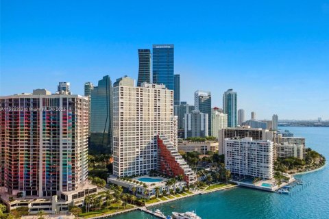 Condominio en alquiler en Miami, Florida, 4 dormitorios, 304.72 m2 № 2059851 - foto 21