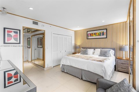 Condominio en alquiler en Miami, Florida, 4 dormitorios, 304.72 m2 № 2059851 - foto 19