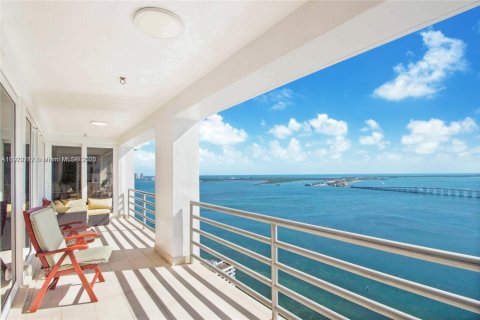 Condominio en alquiler en Miami, Florida, 4 dormitorios, 304.72 m2 № 2059851 - foto 1