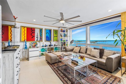 Condominio en alquiler en Miami, Florida, 4 dormitorios, 304.72 m2 № 2059851 - foto 12