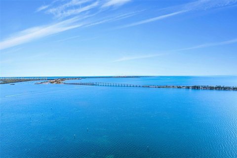 Condominio en alquiler en Miami, Florida, 4 dormitorios, 304.72 m2 № 2059851 - foto 22