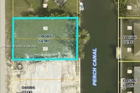 Terreno en venta en Cape Coral, Florida № 1860773 - foto 1