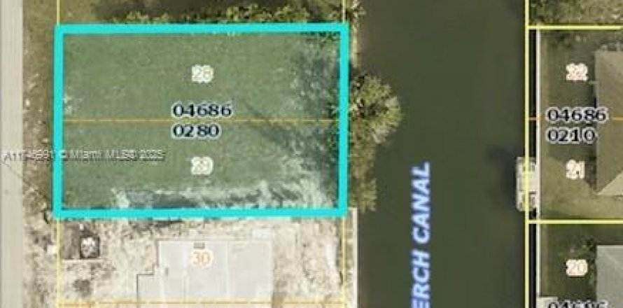 Terreno en Cape Coral, Florida № 1860773
