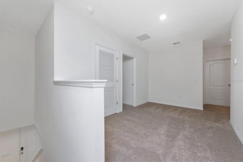 House in Davenport, Florida 5 bedrooms, 227.33 sq.m. № 1905072 - photo 10