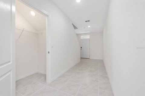 House in Davenport, Florida 5 bedrooms, 227.33 sq.m. № 1905072 - photo 2