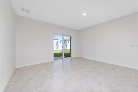 House in Davenport, Florida 5 bedrooms, 227.33 sq.m. № 1905072 - photo 9