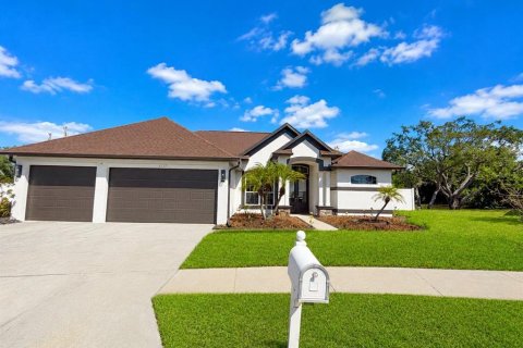 Villa ou maison à vendre à Port Richey, Floride: 4 chambres, 231.05 m2 № 2166766 - photo 1
