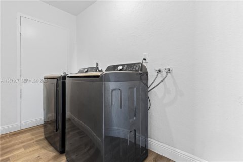 Купить виллу или дом в Майами, Флорида 3 спальни, 144.93м2, № 2029474 - фото 11