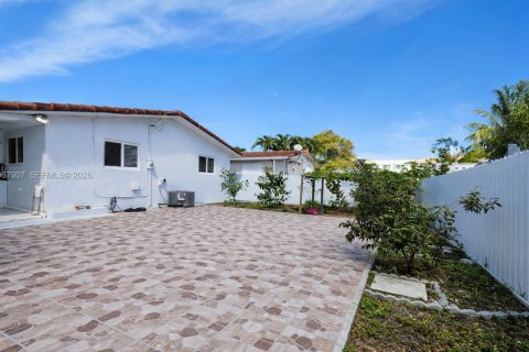 Купить виллу или дом в Майами, Флорида 3 спальни, 144.93м2, № 2029474 - фото 13