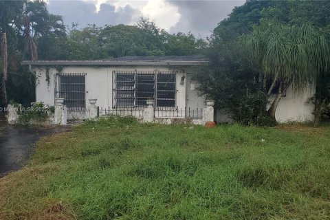 House in Margate, Florida 3 bedrooms, 130.06 sq.m. № 1955677 - photo 1