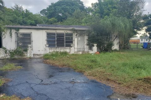 House in Margate, Florida 3 bedrooms, 130.06 sq.m. № 1955677 - photo 2