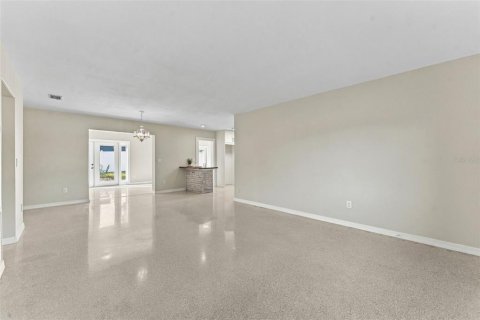 Villa ou maison à vendre à Tampa, Floride: 3 chambres, 139.82 m2 № 2400407 - photo 10