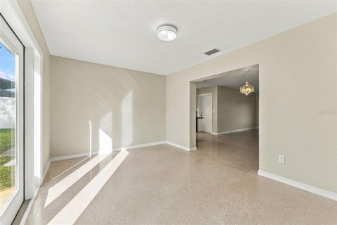 Villa ou maison à vendre à Tampa, Floride: 3 chambres, 139.82 m2 № 2400407 - photo 12