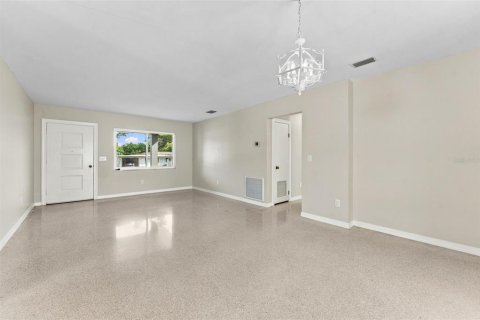 Villa ou maison à vendre à Tampa, Floride: 3 chambres, 139.82 m2 № 2400407 - photo 6