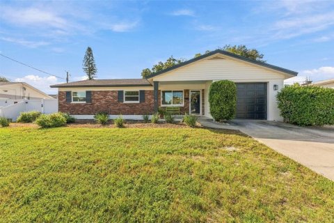 Villa ou maison à Tampa, Floride 3 chambres, 139.82 m2 № 2400407