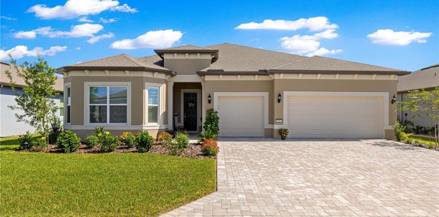 House in Ocala, Florida 3 bedrooms, 268.67 sq.m. № 2422655