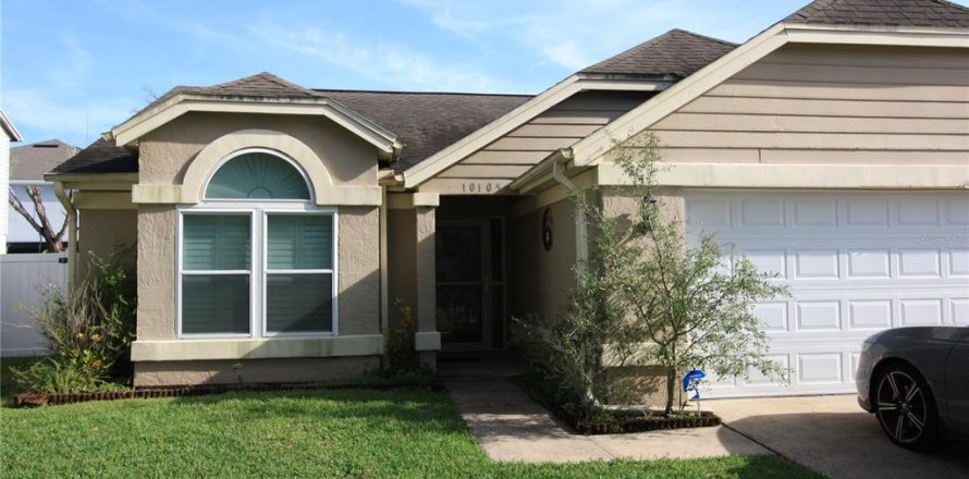 House in Orlando, Florida 2 bedrooms, 107.4 sq.m. № 2379648