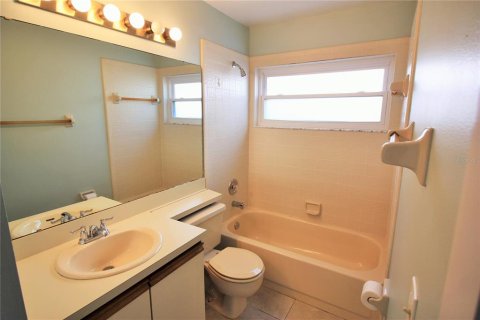 House in Orlando, Florida 2 bedrooms, 107.4 sq.m. № 2379648 - photo 15