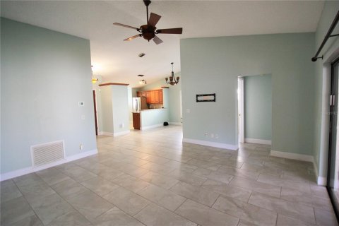 House in Orlando, Florida 2 bedrooms, 107.4 sq.m. № 2379648 - photo 9