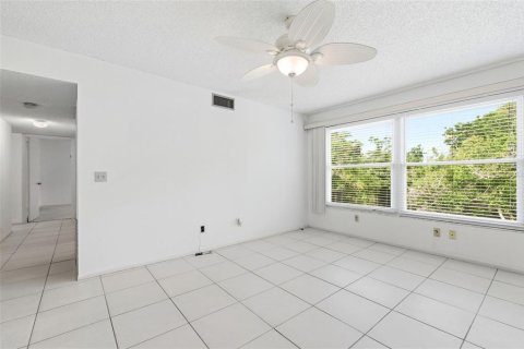 Condo in Clearwater, Florida, 3 bedrooms  № 2195369 - photo 16