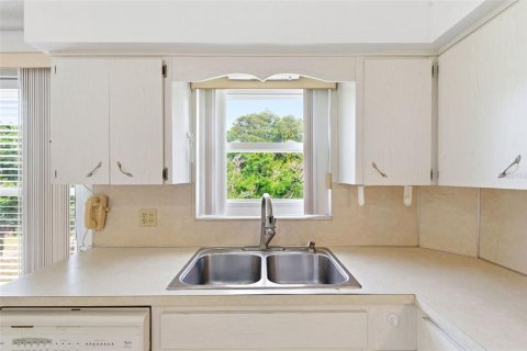 Condo in Clearwater, Florida, 3 bedrooms  № 2195369 - photo 27