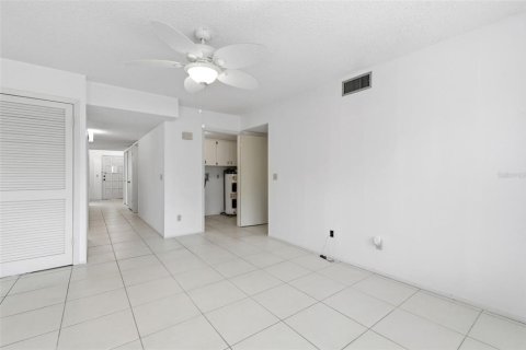 Condo in Clearwater, Florida, 3 bedrooms  № 2195369 - photo 19