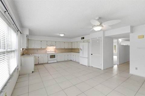 Condo in Clearwater, Florida, 3 bedrooms  № 2195369 - photo 18
