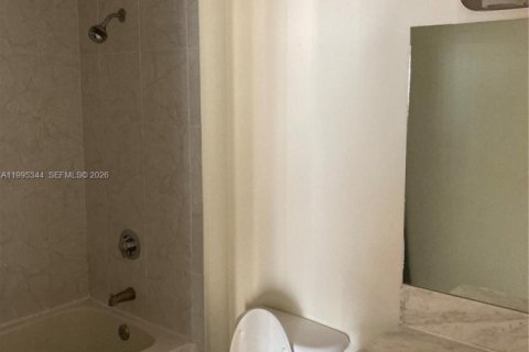Condominio en alquiler en Miami, Florida, 2 dormitorios, 96.25 m2 № 2062984 - foto 8